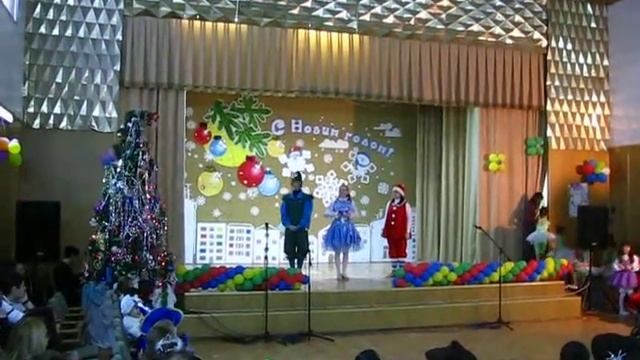 Новогодний Утренник в школе лицей Петру Мовилэ 2 классы 2013-2014 уч. год часть-2 смотреть онлайн
