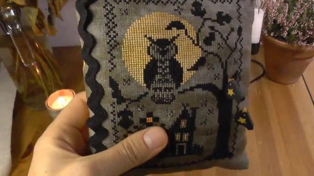 Осенний носочек Plum Street Samplers, три дизайна Just Nan, пинкип Blackbird Designs, бисерная брош смотреть онлайн