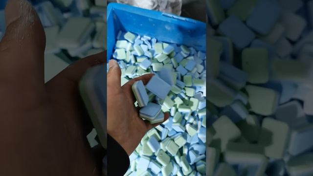 Triple layer dishwasher tablet making machine is producing three color dishwasher tablets смотреть онлайн