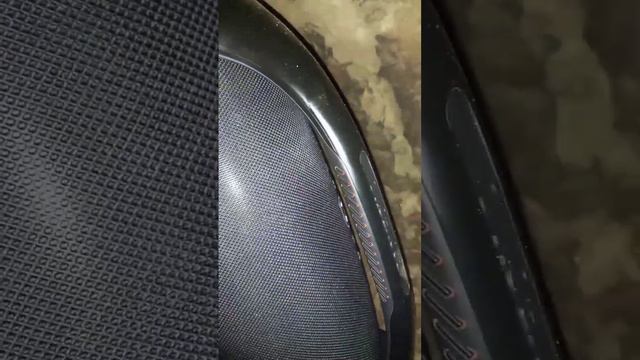 JBL Boombox destroys the mic!!!😈 смотреть онлайн