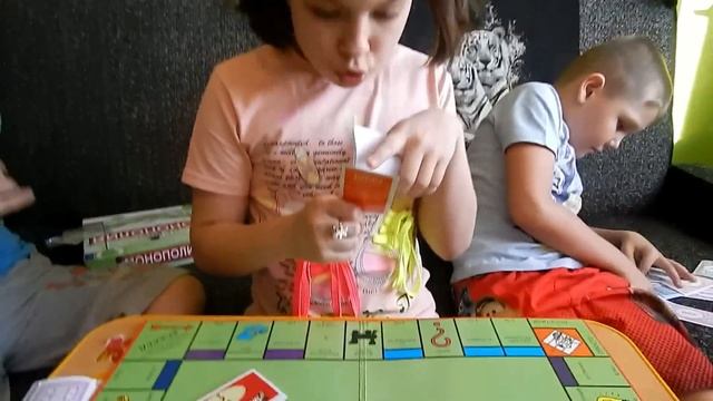 Как играть в монополию/Экономическая игра/Покупай и плати за аренду)) смотреть онлайн