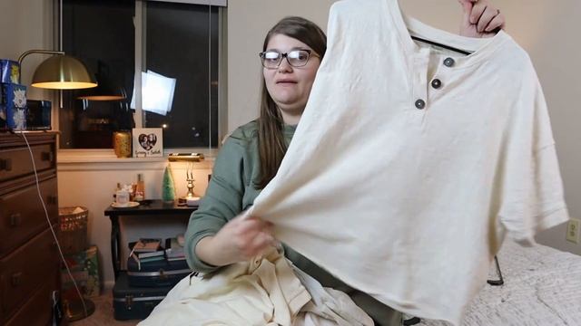 HUGE Closet Declutter | First Closet Clean Out of the Year! смотреть онлайн