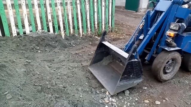 И снова работа на самодельном мини погрузчике) смотреть онлайн