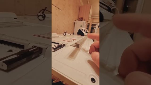 Как подвесить телевизор на стену без кронштейна. Лайвхак? смотреть онлайн