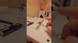 Как подвесить телевизор на стену без кронштейна. Лайвхак?