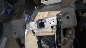 Ремонт замка двери мерседес W203 прыгает солдатик