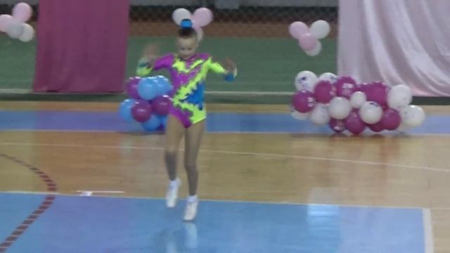 Спортивная аэробика. Индивидуальная программа дети (девочки). Выступает Людмила Роньшина (Димитров) смотреть онлайн