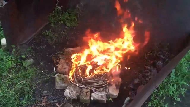 МЕДЬ-ДОБЫЧА МЕДИ!!!!!! обжигаю МЕДНЫЕ провода!!! смотреть онлайн