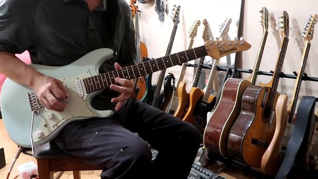 jam after paint half my living room...ibanez azes40 with boss rc-3 смотреть онлайн
