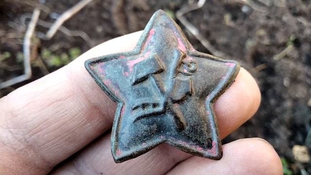 "ПЛУГ и МОЛОТ" - первая кокарда РККА/ Находкой обязан курам смотреть онлайн