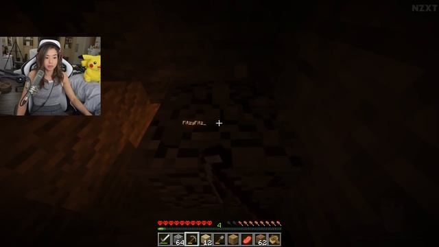 putting my minecraft bed next to Pokimane's... смотреть онлайн