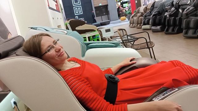 11.08.2023 Светуля на массажном кресле Сенса Лаунжер смотреть онлайн