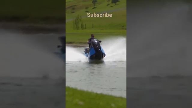 Motorcyclist on water смотреть онлайн