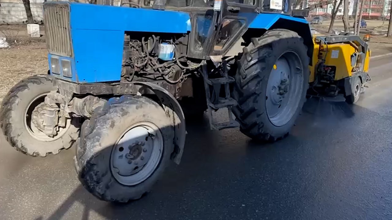 Подрядчики в Челябинске начали уборку городских улиц смотреть онлайн