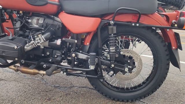 2023 Ural Gear Up 2WD Sidecar Motorcycle in Satin Terra Cotta with Black PowerTrain смотреть онлайн