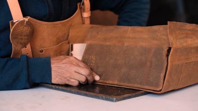 The 15" Grandfather Briefcase - How It's Made смотреть онлайн