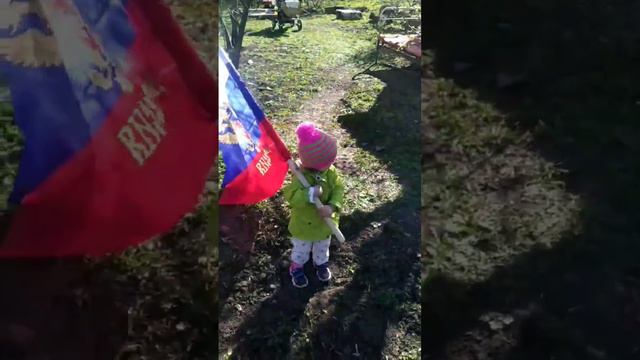 Ника и флаг 🇷🇺 Россия ❤️ Воспитываю патриотку❤️ #россия #патриотическаяпесня #флагроссии смотреть онлайн