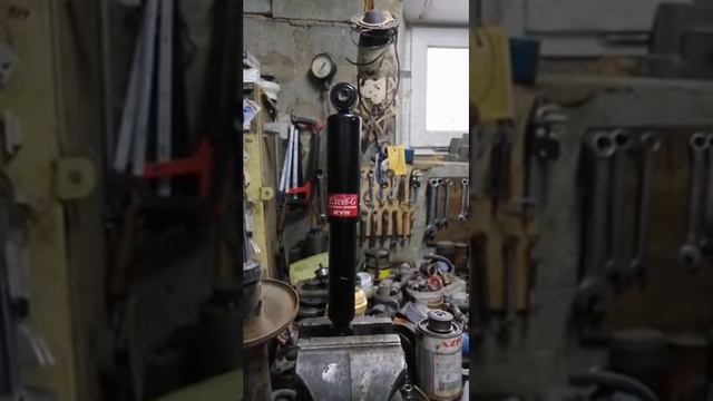 Газомаслянная стойка KYB 343304 смотреть онлайн
