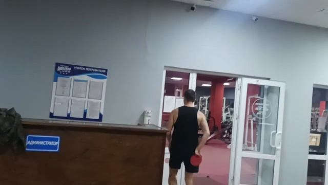 ЧПНТ в Сочи/жалкие условия для настольного тенниса в АкваЛоо/разминка Евгения и Геннадия/12.11.2023 смотреть онлайн