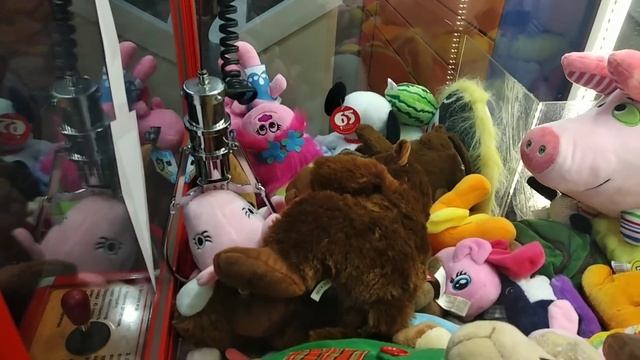 Играю в хватайку и выигрываю игрушки... смотреть онлайн