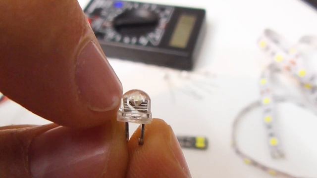 How to test LEDs using a cheap digital multimeter (Cylindrical, SMD LED) смотреть онлайн