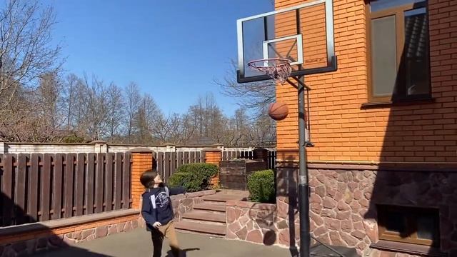 Баскетбол на даче у друзей смотреть онлайн