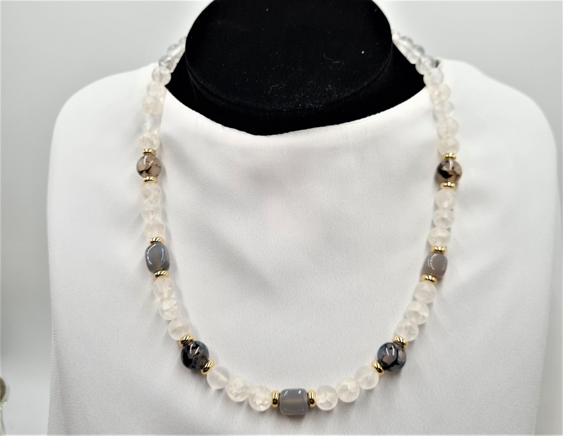 Бусы превращаются в элегантный чокер. ПЕРЕДЕЛКА украшений (часть 2). смотреть онлайн