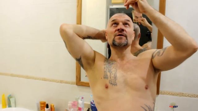 ПО ЛЕЗВИЮ БРИТВЫ ИЛИ НОВЫЕ ПРИКЛЮЧЕНИЯ БРИТОГОЛОВЫХ. смотреть онлайн