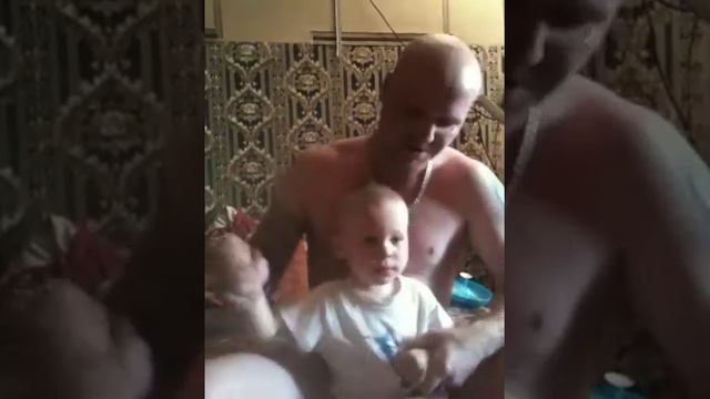 Тимошка с папой играют SEPULTURA смотреть онлайн
