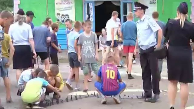 С работой кинологов и дактилоскопистов познакомили детей полицейские ЕАО смотреть онлайн
