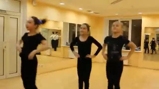 Открытый урок 16.12.2015 (ф.Восточный, гр.9-17 Современная хореография) смотреть онлайн