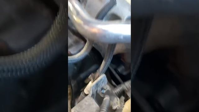 Для владельцев дастера с двигателем 2.0 F4R, хитрый ключ для замены приводного ремня смотреть онлайн