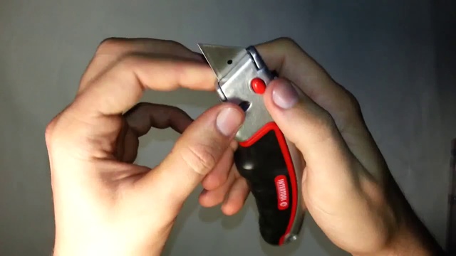 Нож Intertool с выдвижным трапециевидным лезвием, металлический корпус, прорезиненный (HT-0516) смотреть онлайн