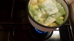 Питаюсь месяц на 4500 руб. День№6. Блинчики с яблоками, курица с рисом