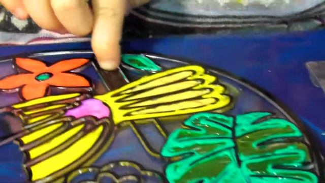 Рисуем ВИТРАЖНЫМИ КРАСКАМИ. Создаем необычную картину. ВИТРАЖ ПОПУГАЙ смотреть онлайн