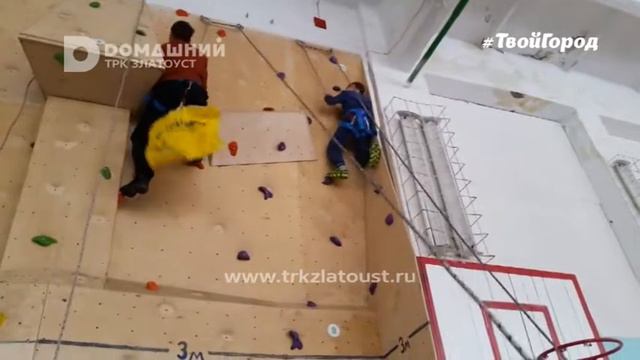 Первенство города по скалолазанию. Златоуст 19.02.2017, школа 10 смотреть онлайн