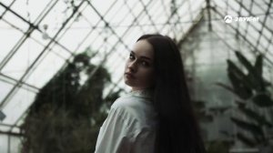 Смех наигранный тобой