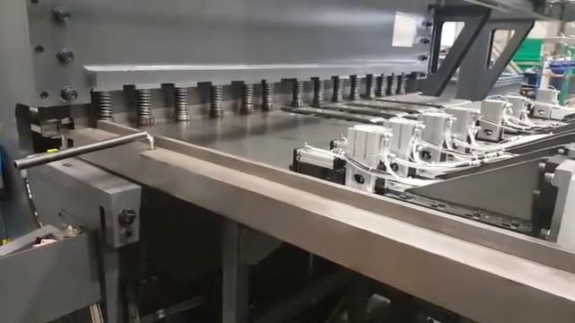 Гильотинные ножницы : автоматическая резка стальных листов смотреть онлайн