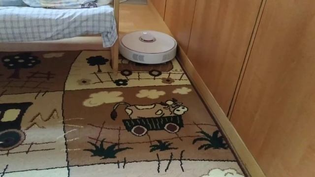Как робот-пылесос Xiaomi RoboRock преодолевает пороги смотреть онлайн