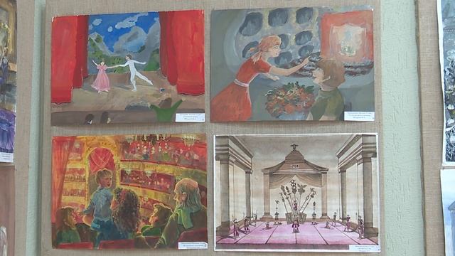В Анапе проходит выставка детских рисунков «На театральных подмостках» смотреть онлайн