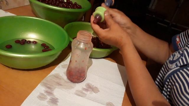 Как удалить косточку из вишни смотреть онлайн