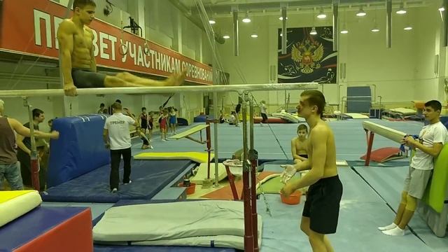 ВЫЗОВ 60 СЕКУНД ОТЖИМАНИЙ НА БРУСЬЯХ С УПОРА смотреть онлайн