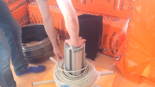 UNIROLLER 100 - переносной размотчик кабеля в бухтах смотреть онлайн