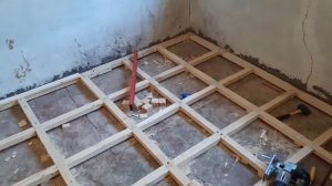 Ремонт в дачном домике, обрешётка пола под OSB