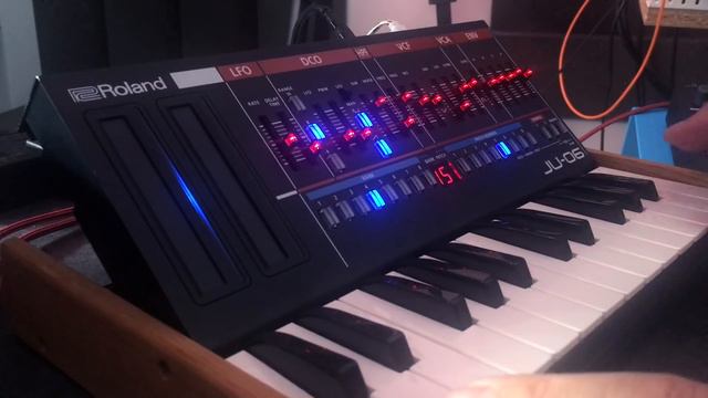 Roland JU-06/JU-06A: 64 VINTAGE SOUNDS: synthwave \ 80's \ vintage style PATCHES смотреть онлайн