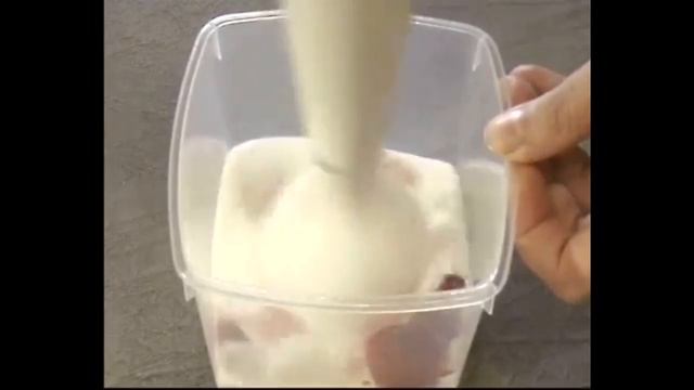 Люблю готовить! Фруктовый смузи в три слоя! Банан, клубника, киви! смотреть онлайн