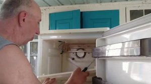 Обзор и разборка холодильника SUNDAY.#1