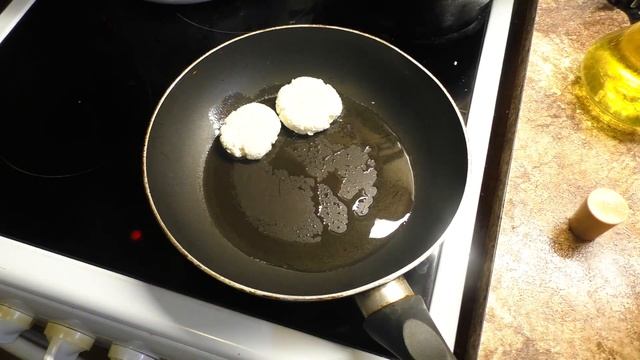 СЫРНИКИ НО ИЗ ТВОРОГА! И ВООБЩЕ СОБСТВЕННО БЕЗ ЯИЦ! смотреть онлайн