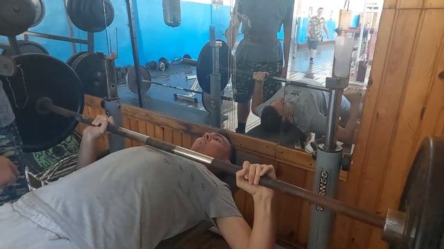ПЕРВОЕ ВИДЕО!!!КАЧАНИЕ ГРУДИ И БИЦЕПСА! смотреть онлайн