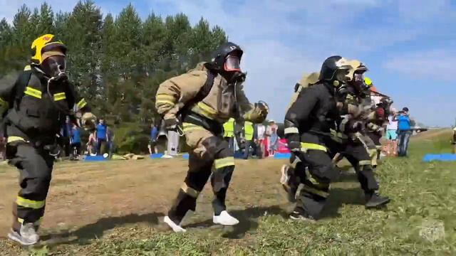 Пожарные покорили гору в полном обмундировании в +30°С смотреть онлайн